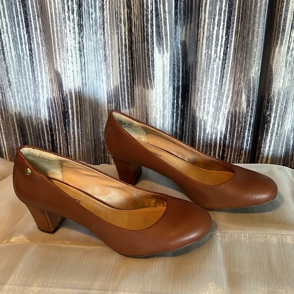 Hush Puppies Heels - Picture 2 of 3